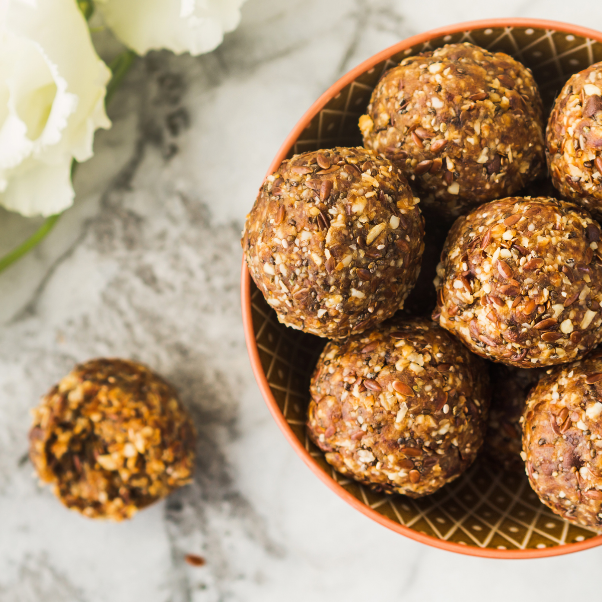Glucosevriendelijke cacao-energieballetjes – gezonde suikervrije snack